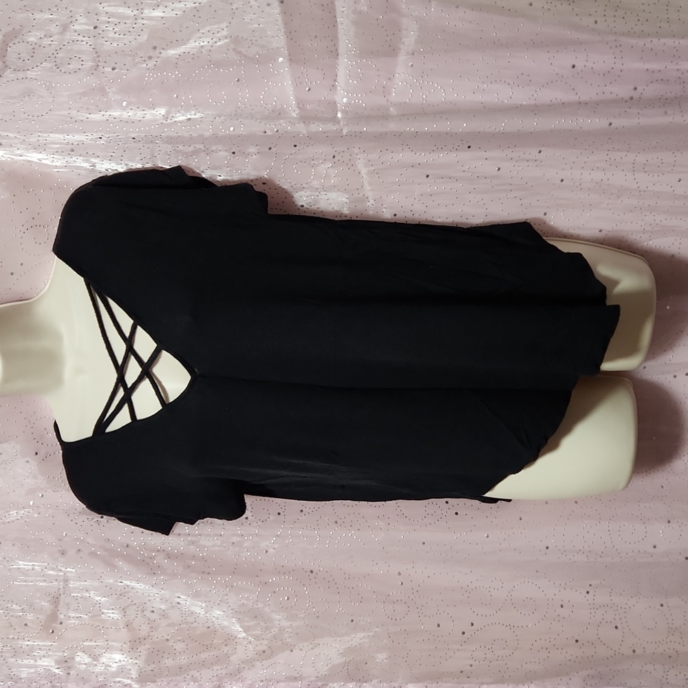 Rue 21 v-neck tee